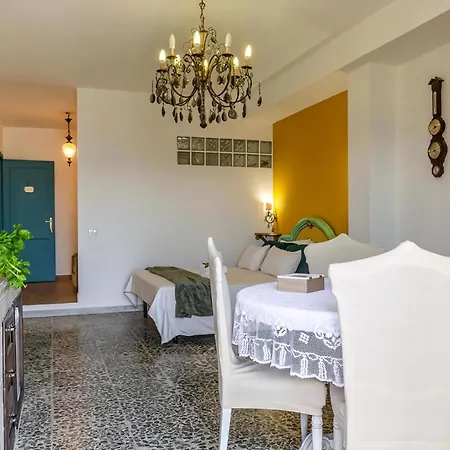 Scilla Apartment